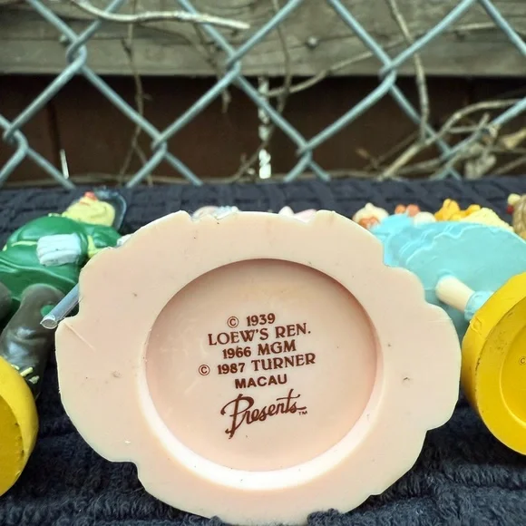 Green and Silver Action Figures Playset - Picture 11 of 12